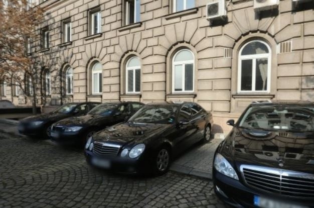 НСО купува 10 нови луксозни автомобила за близо 700 000 лв.